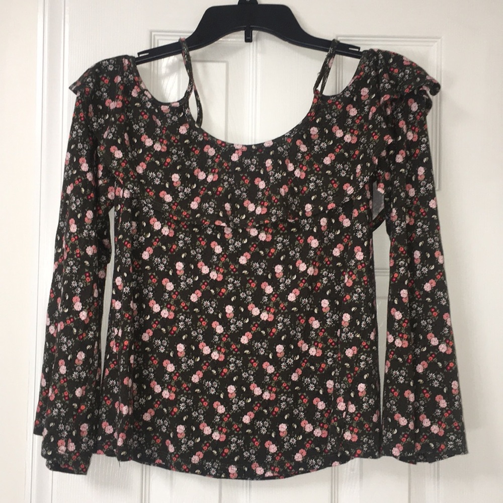 Long Sleeved Bare Shoulder Blouse. XS. French Grey